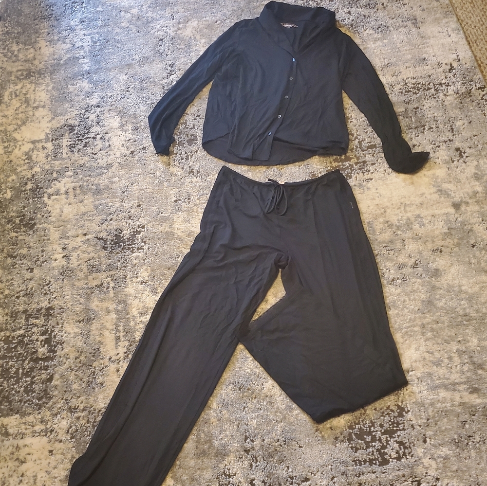 Black Victoria's Secret pajamas